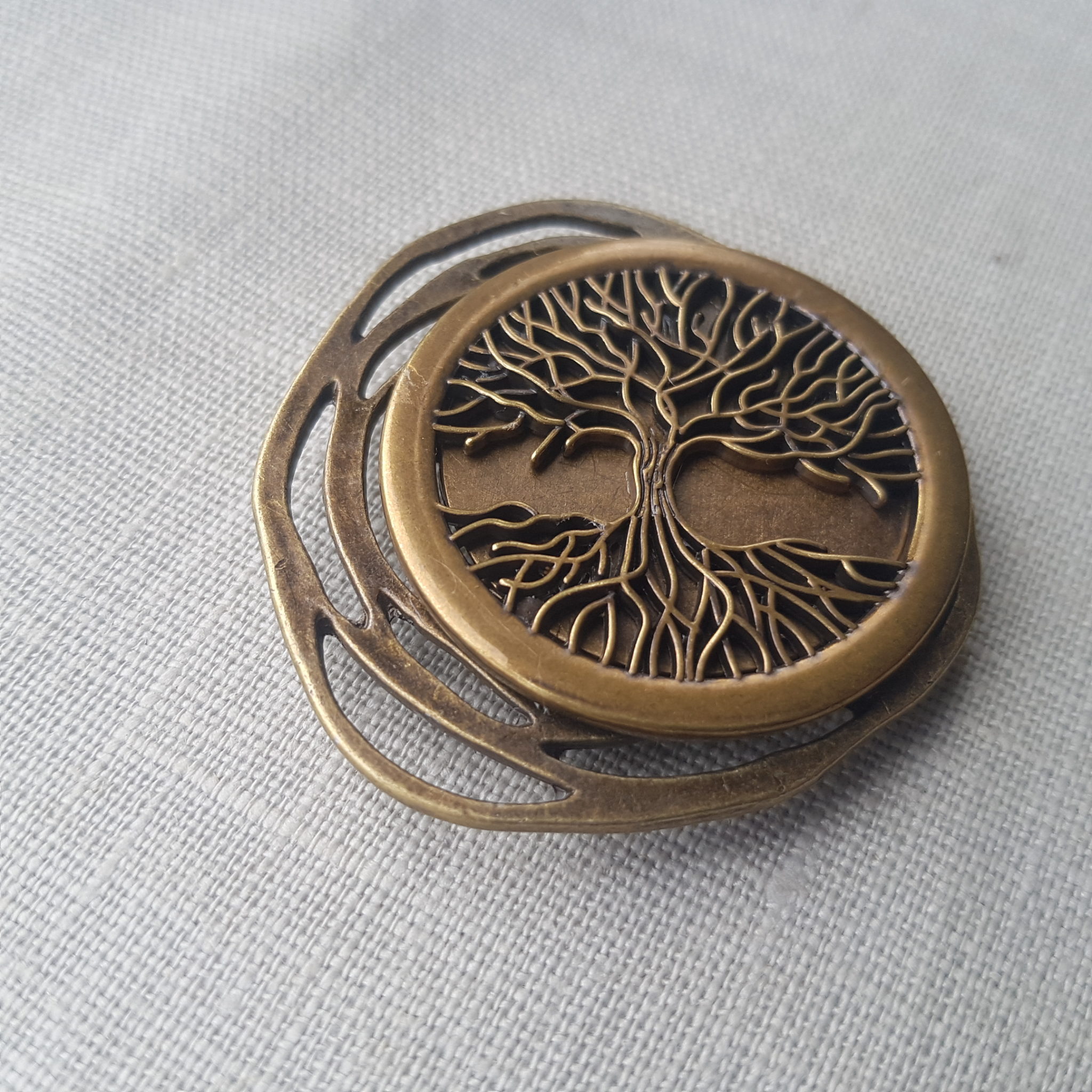 Broche aimantée "Arbre de vie tout bronze" Création artisanale