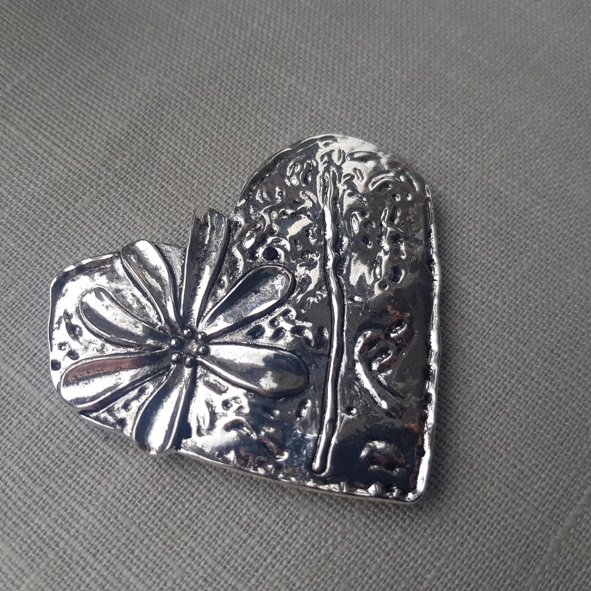 Broche aimantée "Cœur fleur" Création artisanale